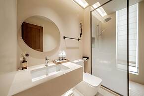 Dali Qingmai Seaview Resort (North Courtyard)