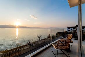 Dali Qingmai Seaview Resort (North Courtyard)