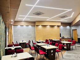 PLA RATHNA RESIDENCY