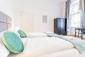 2BR Apt Near Stadthalle