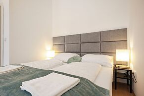 2BR Apt Near Stadthalle