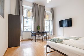 2BR Apt Near Stadthalle