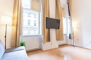 2BR Apt Near Stadthalle