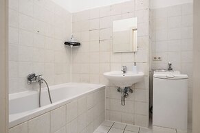 2BR Apt Near Stadthalle