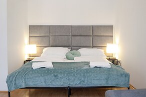 2BR Apt Near Stadthalle