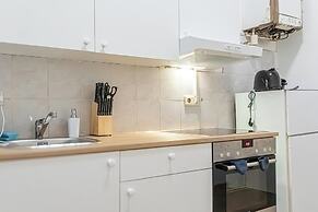 2BR Apt Near Stadthalle