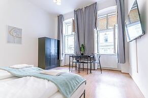 2BR Apt Near Stadthalle