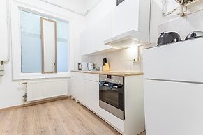2BR Apt Near Stadthalle