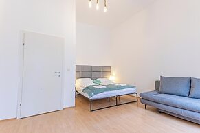 2BR Apt Near Stadthalle