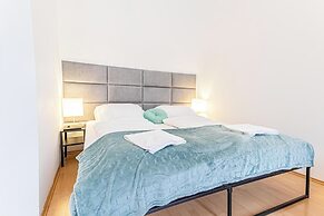 2BR Apt Near Stadthalle