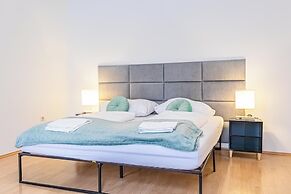 2BR Apt Near Stadthalle