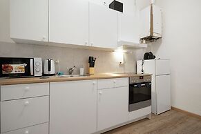 2BR Apt Near Stadthalle