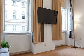 2BR Apt Near Stadthalle