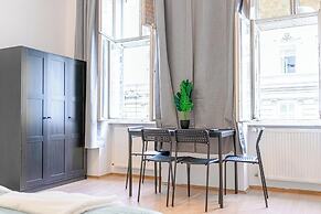 2BR Apt Near Stadthalle