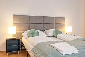 2BR Apt Near Stadthalle