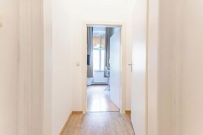 2BR Apt Near Stadthalle