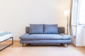 2BR Apt Near Stadthalle