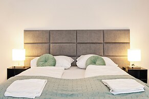 2BR Apt Near Stadthalle