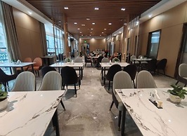 Wanzai Yijia La Maison Hotel