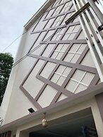 MURALI KRISHNA APART HOTEL