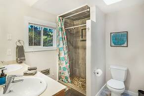 Phillips Lake Lodge in Shelton