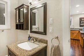 Phillips Lake Lodge in Shelton