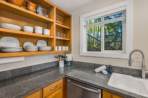 Phillips Lake Lodge in Shelton