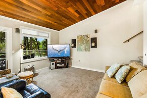 Phillips Lake Lodge in Shelton