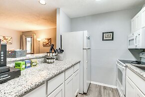 2 Mi to Texas A&M University: Condo w/ Pool!