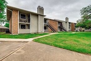 2 Mi to Texas A&M University: Condo w/ Pool!