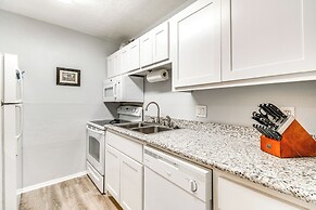 2 Mi to Texas A&M University: Condo w/ Pool!