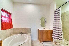 2 Mi to Busch Gardens: Tampa Retreat