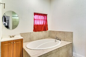 2 Mi to Busch Gardens: Tampa Retreat