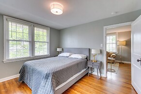 2 Mi to Dtwn Pensacola: Charming Apartment