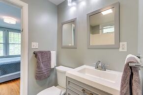 2 Mi to Dtwn Pensacola: Charming Apartment