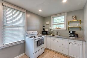 2 Mi to Dtwn Pensacola: Charming Apartment