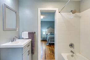 2 Mi to Dtwn Pensacola: Charming Apartment