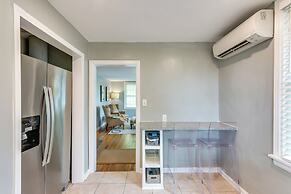 2 Mi to Dtwn Pensacola: Charming Apartment