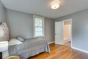 2 Mi to Dtwn Pensacola: Charming Apartment