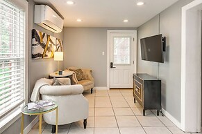 2 Mi to Dtwn Pensacola: Dog-friendly Apartment