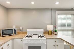 2 Mi to Dtwn Pensacola: Dog-friendly Apartment