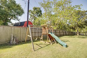 Private Acreage, Pergola & Fire Pit: Baytown Home
