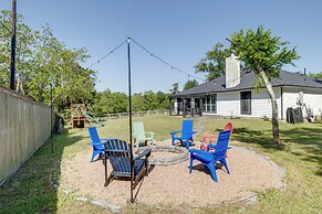 Private Acreage, Pergola & Fire Pit: Baytown Home