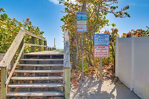 Dogs Welcome, Steps to Beach: Cocoa Beach Retreat!