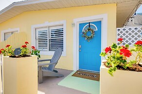 Dogs Welcome, Steps to Beach: Cocoa Beach Retreat!