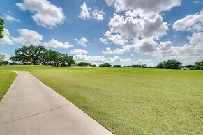 Hilltop Golf Course Cottage in The Villages!