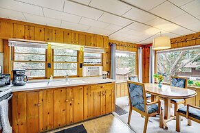 Mountain Retreat at Base of Pikes Peak!