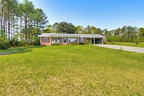 5 Mi to Lake Keowee: Stylish Salem Home w/ Yard!