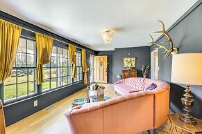 5 Mi to Lake Keowee: Stylish Salem Home w/ Yard!
