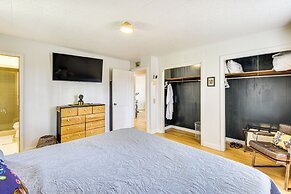 5 Mi to Lake Keowee: Stylish Salem Home w/ Yard!